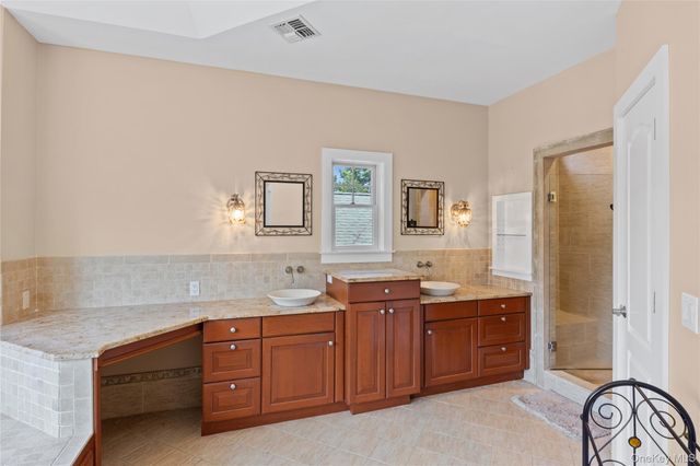 1492 Skunk Lane, Cutchogue, NY 11935