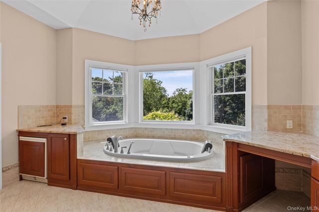 1492 Skunk Lane, Cutchogue, NY 11935