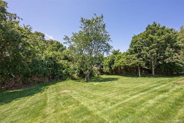 1492 Skunk Lane, Cutchogue, NY 11935