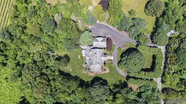 1492 Skunk Lane, Cutchogue, NY 11935