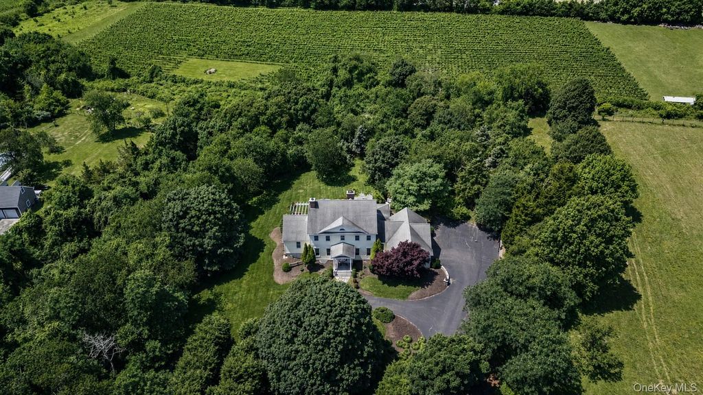 1492 Skunk Lane, Cutchogue, NY 11935
