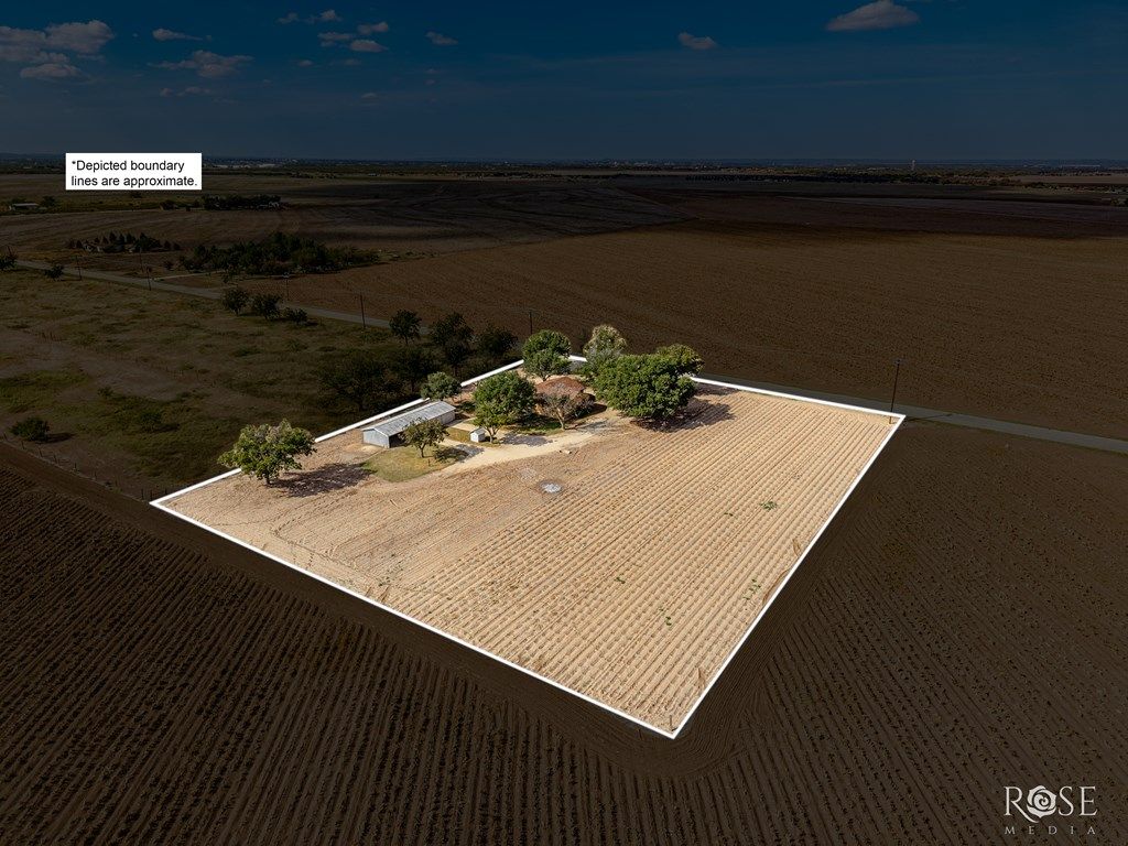 Image 3 of property listing at 3069 Fairview School Rd, San Angelo, TX 76904