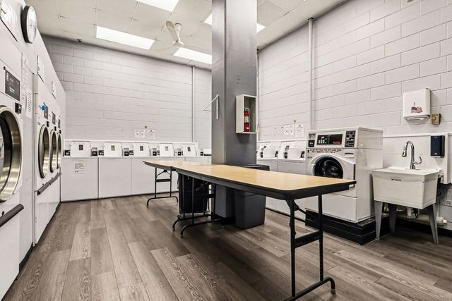 20 N Tower Road 4C, Oak Brook, IL 60523