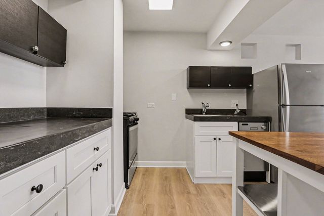 20 N Tower Road 4C, Oak Brook, IL 60523