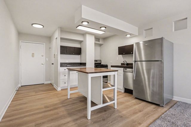 20 N Tower Road 4C, Oak Brook, IL 60523