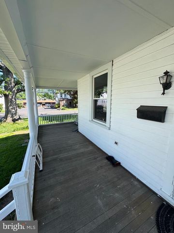 683 KNOWLES AVE, Southampton, PA 18966
