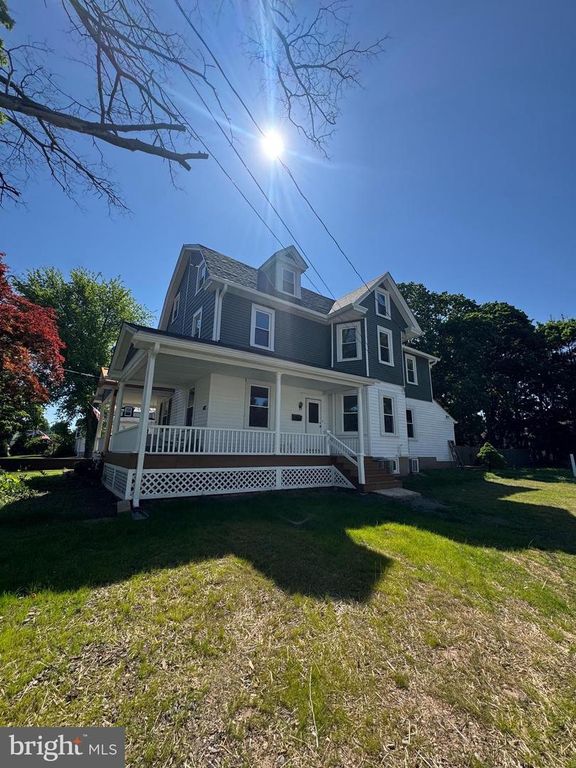 683 KNOWLES AVE, Southampton, PA 18966