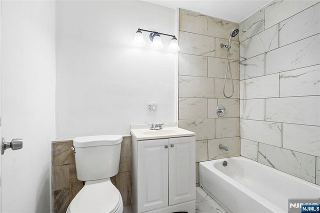 152 10th Street, Newark, NJ 07107