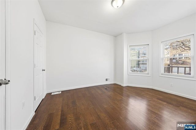 152 10th Street, Newark, NJ 07107