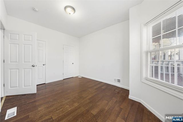 152 10th Street, Newark, NJ 07107