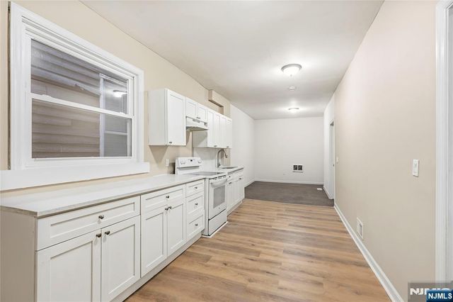 152 10th Street, Newark, NJ 07107