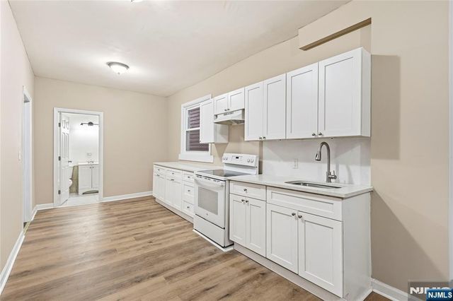 152 10th Street, Newark, NJ 07107