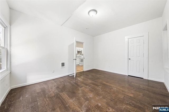 152 10th Street, Newark, NJ 07107