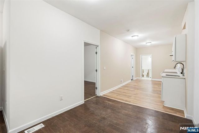 152 10th Street, Newark, NJ 07107