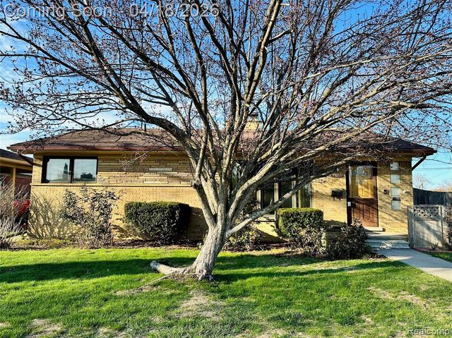 23213 Greencrest Street, Saint Clair Shores, MI 48080