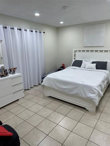 11301 SW 200th St 305-A, Miami, FL 33157