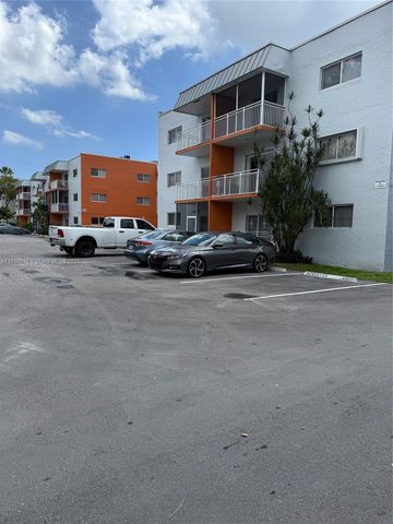 11301 SW 200th St 305-A, Miami, FL 33157