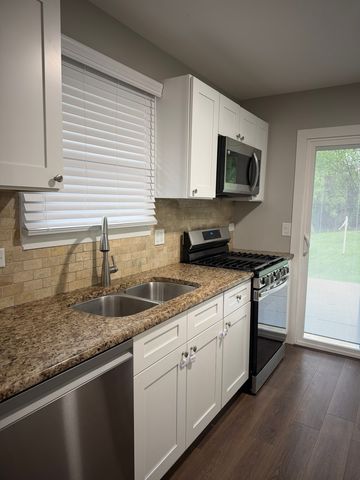 1201 Haverhill Circle, Naperville, IL 60563