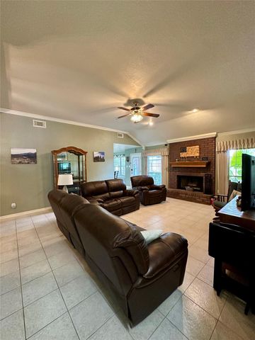 1614 Avenue Q, Santa Fe, TX 77510