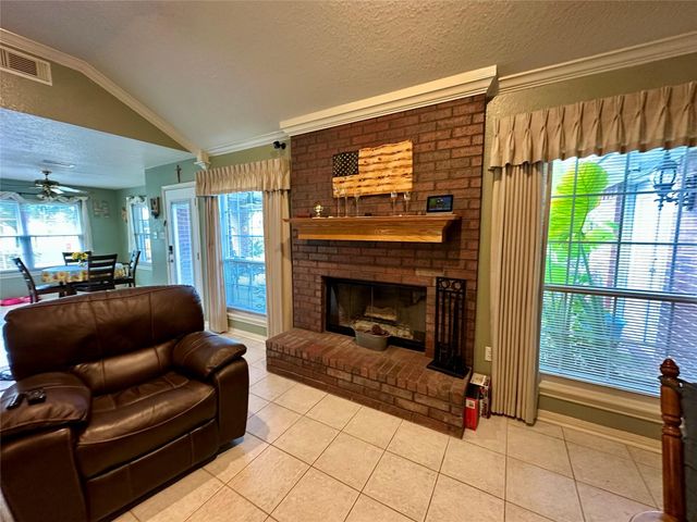 1614 Avenue Q, Santa Fe, TX 77510