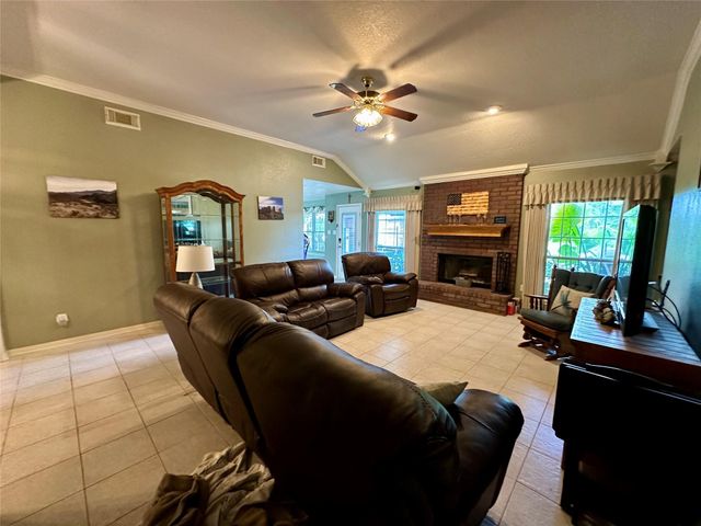 1614 Avenue Q, Santa Fe, TX 77510