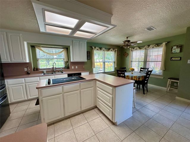 1614 Avenue Q, Santa Fe, TX 77510