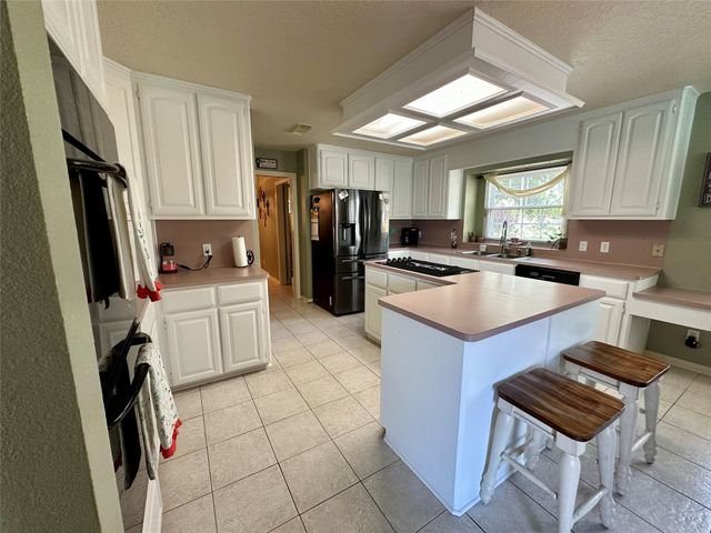 1614 Avenue Q, Santa Fe, TX 77510