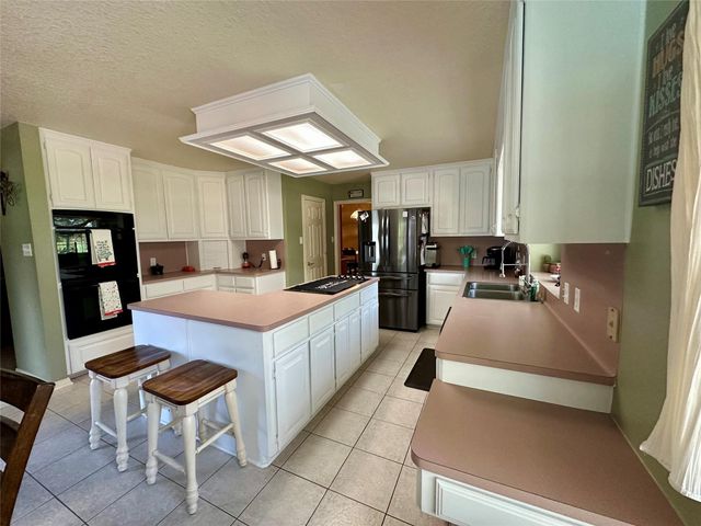 1614 Avenue Q, Santa Fe, TX 77510