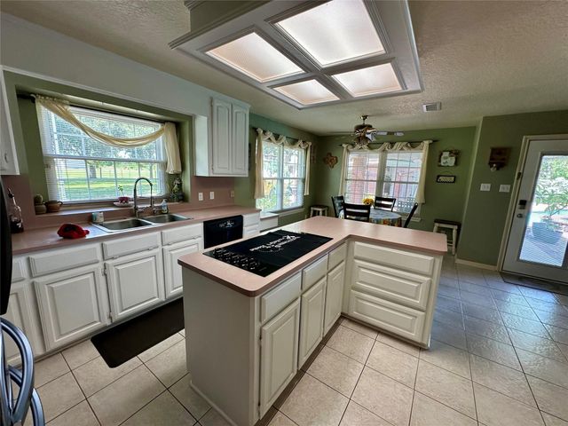 1614 Avenue Q, Santa Fe, TX 77510