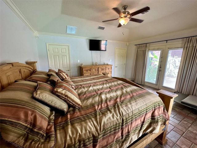 1614 Avenue Q, Santa Fe, TX 77510