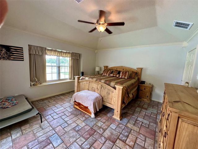 1614 Avenue Q, Santa Fe, TX 77510