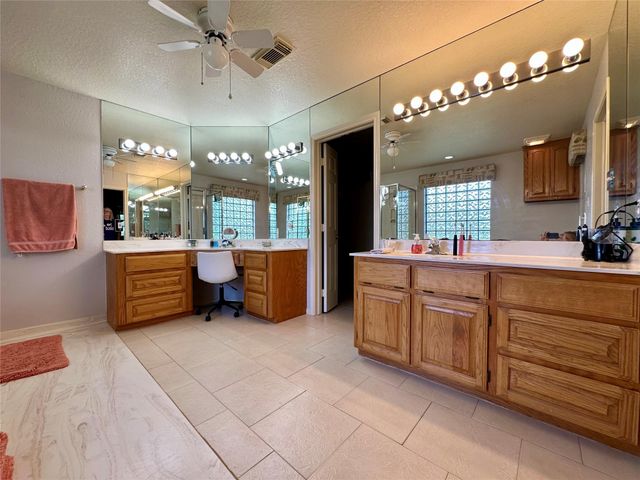 1614 Avenue Q, Santa Fe, TX 77510