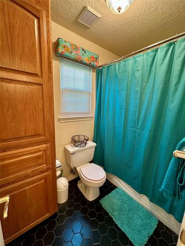 1614 Avenue Q, Santa Fe, TX 77510