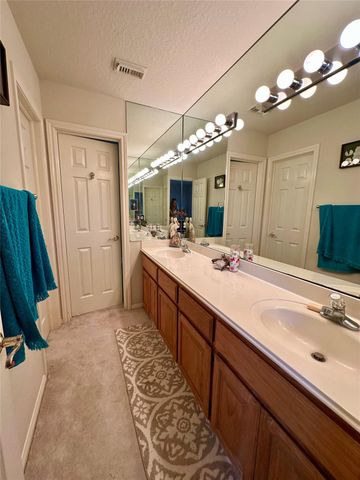 1614 Avenue Q, Santa Fe, TX 77510