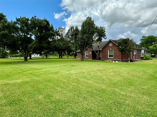 1614 Avenue Q, Santa Fe, TX 77510