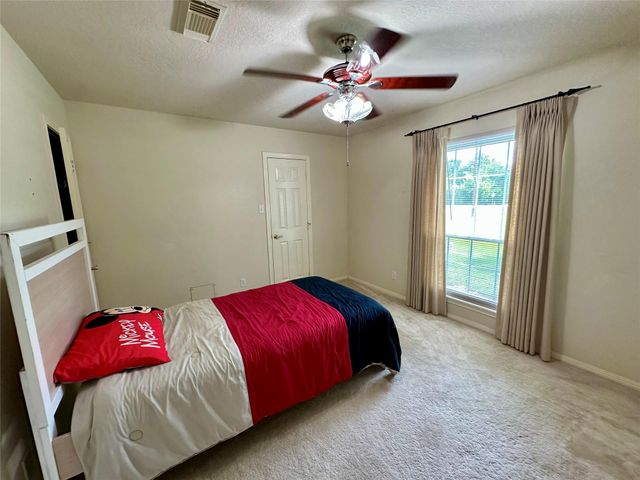 1614 Avenue Q, Santa Fe, TX 77510