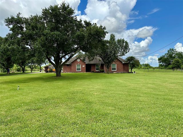 1614 Avenue Q, Santa Fe, TX 77510