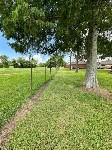 1614 Avenue Q, Santa Fe, TX 77510