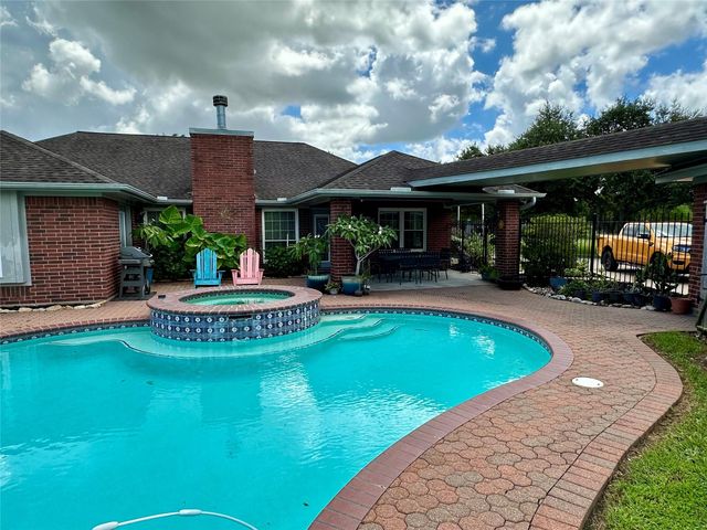 1614 Avenue Q, Santa Fe, TX 77510