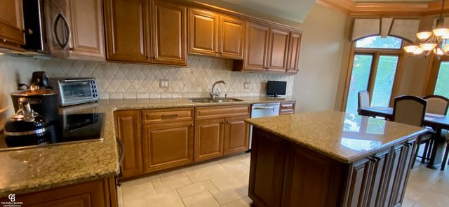 47351 Bobwhite Lane, Shelby Twp, MI 48315