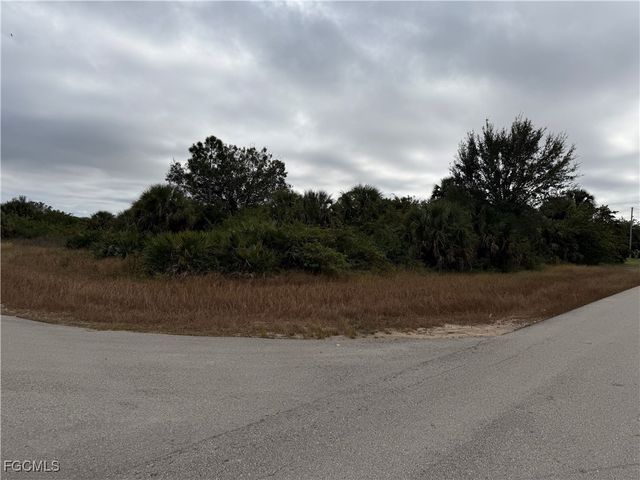 407 McArthur BLVD, Lehigh Acres, FL 33974