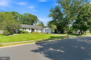 16 N TUNESBROOK DR, Toms River, NJ 08753