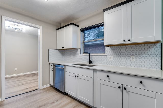 821 Sequoia Drive, Lancaster, TX 75146