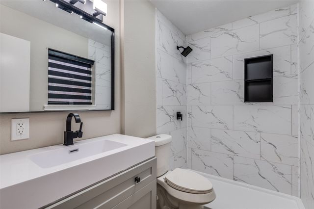 821 Sequoia Drive, Lancaster, TX 75146