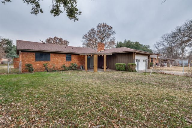 821 Sequoia Drive, Lancaster, TX 75146