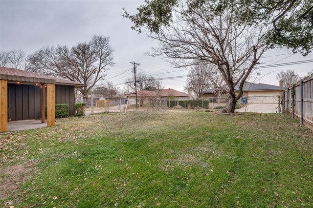 821 Sequoia Drive, Lancaster, TX 75146