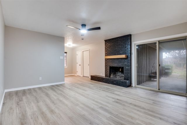 821 Sequoia Drive, Lancaster, TX 75146