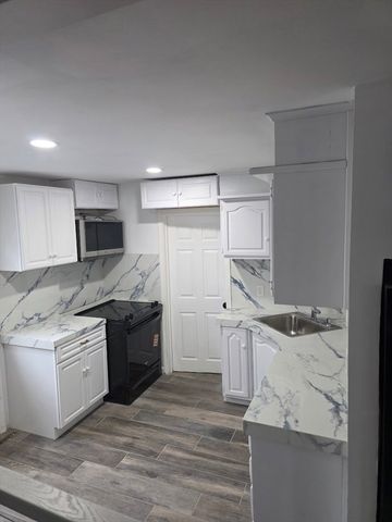 6 French St AA, Billerica, MA 01821