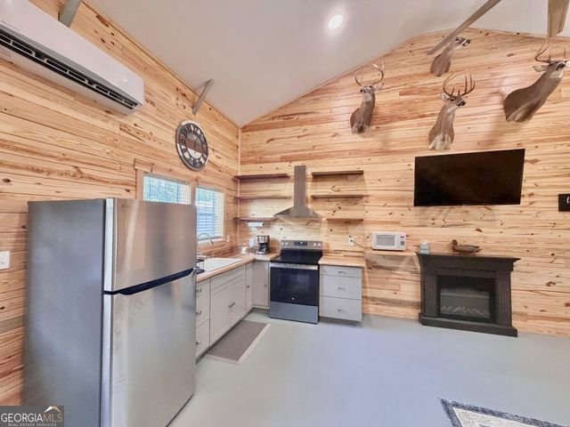 111 Dead River Road, Glenwood, GA 30428