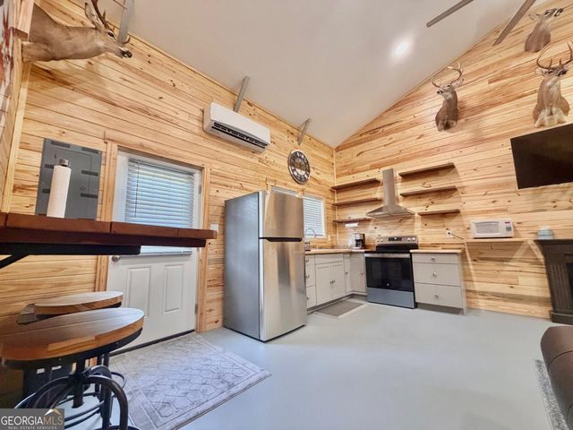 111 Dead River Road, Glenwood, GA 30428